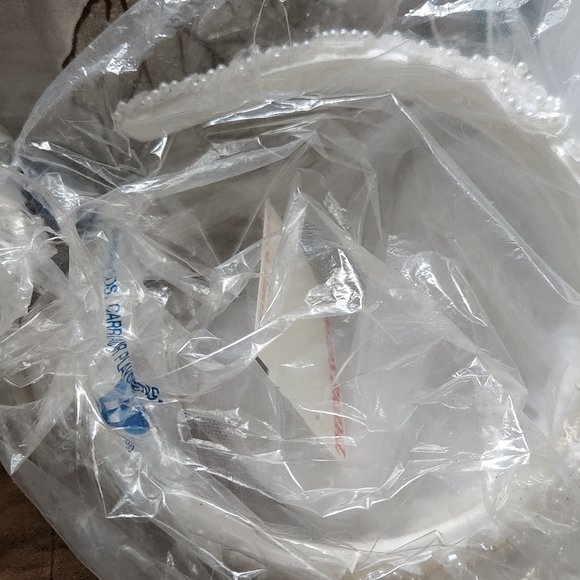 Wedding white headband with pearls and sequins. Never worn, always in protected - Picture 2 of 5